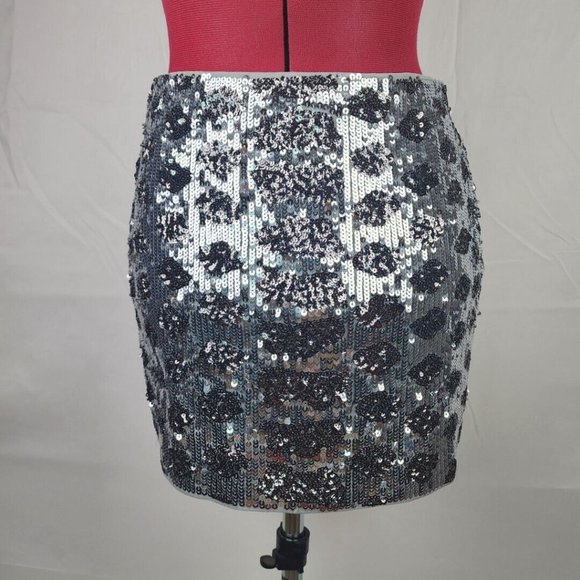 Express Dresses & Skirts - EXPRESS Silver & Grey Sequined Mini Stretchy Bodycon Short Skirt w/ Liner - XS